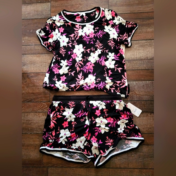 Secret Treasures Other - Secret Treasures Pajama Set